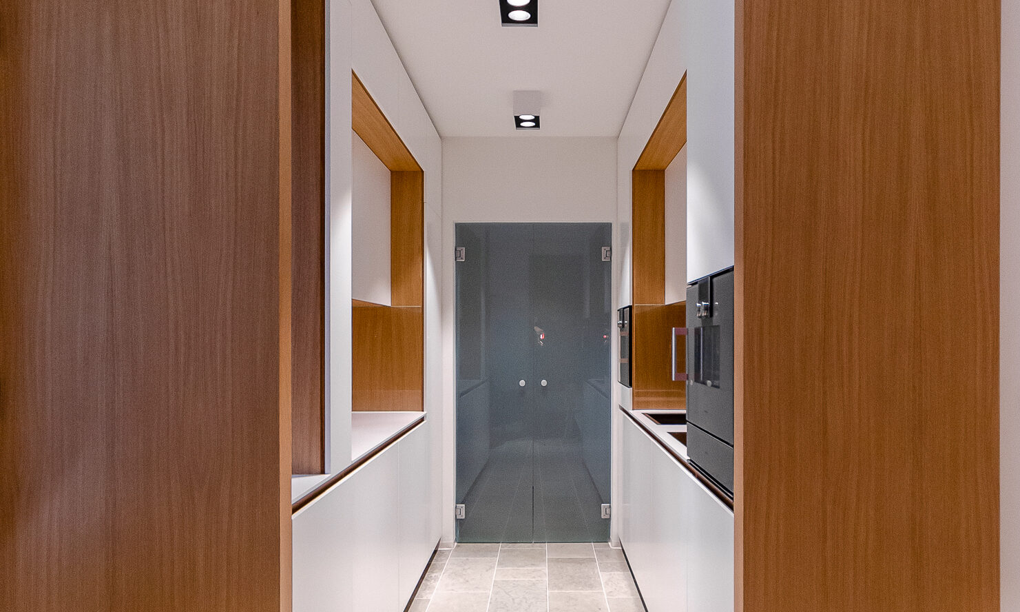 Arkkitehdin suunnittelema keittiöremontti Helsingissä